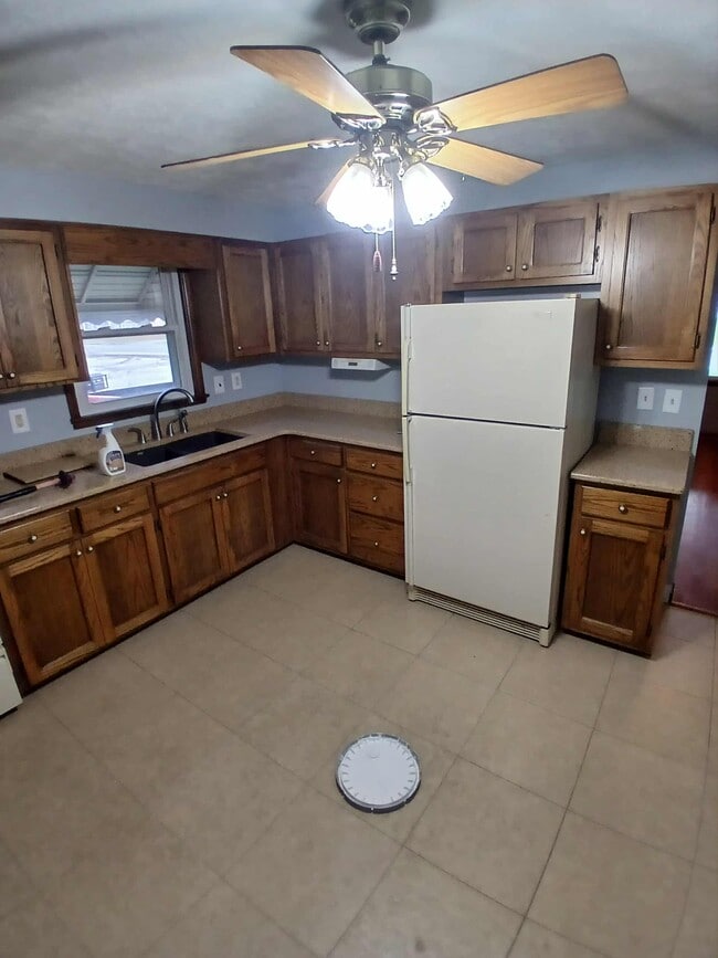 Photo - 1159 S Main St