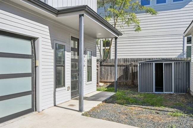 Photo - 2916 E 13th St