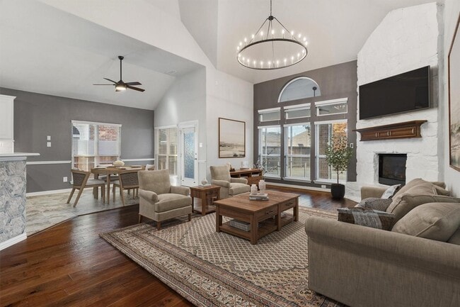 Building Photo - 2003 Silent Shore St