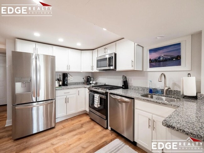 Building Photo - 171 Lexington St Unit B