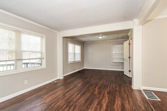 Photo - 1165 Wisteria Dr SW