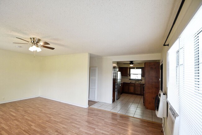 Photo - 823 Serna Dr