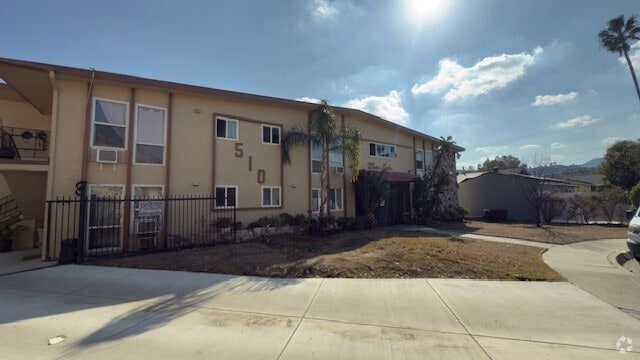 Building Photo - Win-Lake Rental