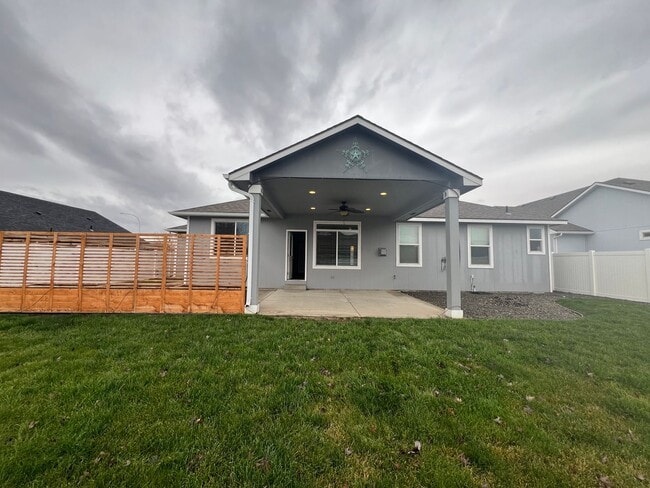 Photo - Move in special $400 off first months rent!