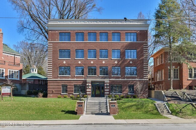 Building Photo - 1411 Willow Ave Unit 2