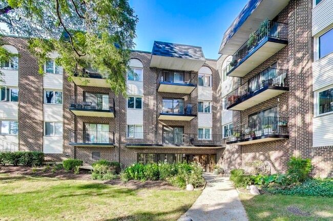 Building Photo - 1200 W Northwest Hwy Unit 308