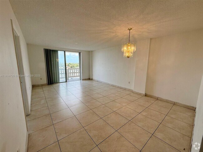 Building Photo - 15600 NW 7th Ave Unit 807 Rental