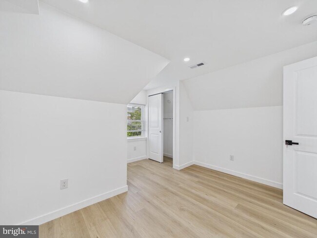 Photo - 3205 Summer St