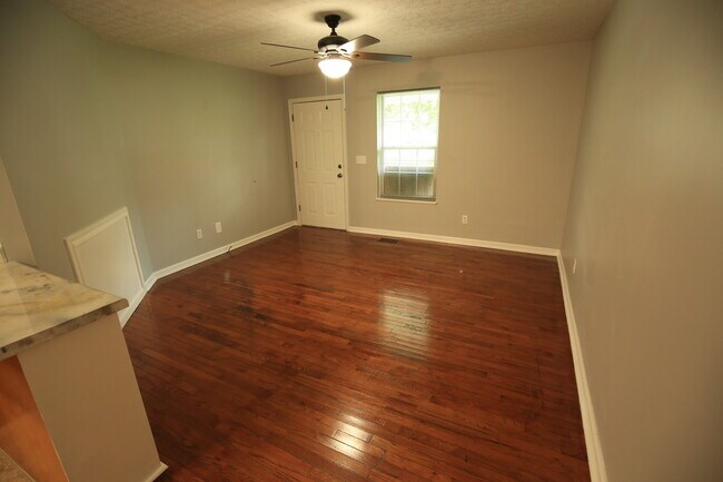 Sala de estar - 409 Filter Plant Rd Unidad B