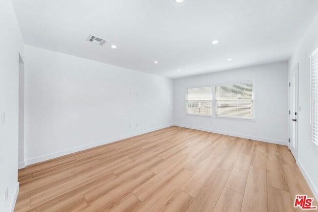 Photo - 1258 Mariposa St