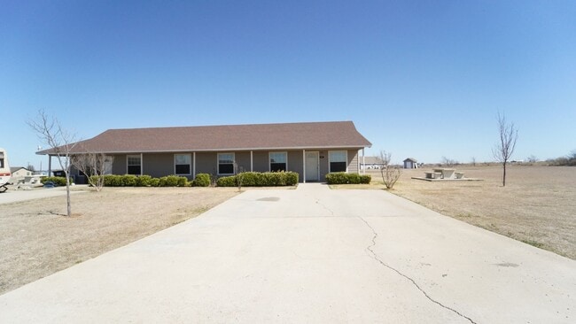 Building Photo - COMING SOON FOR LEASE 6/16! Nice 3 BR - 2 BA - Duplex in Peaster ISD