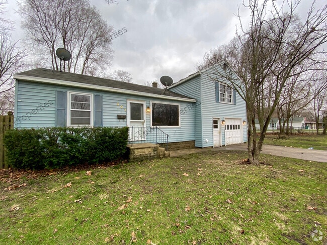 Building Photo - 301 E Kankakee River Dr Rental