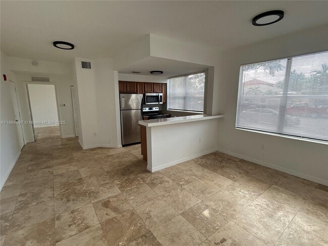 Building Photo - 953 SW 10th St Unit 3