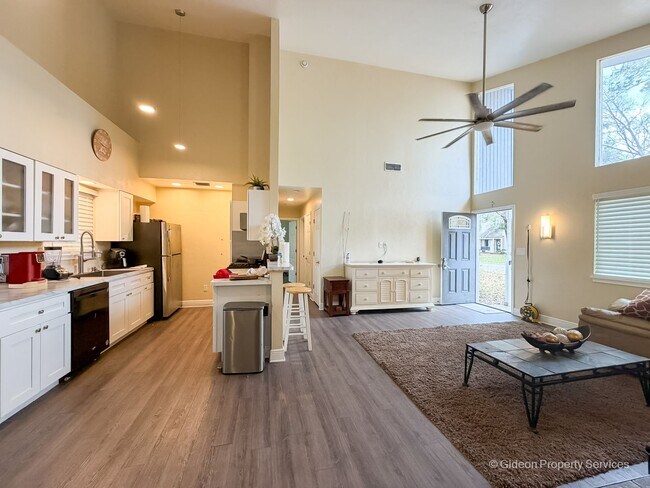 Photo - Beautiful 3/2 in Springtree