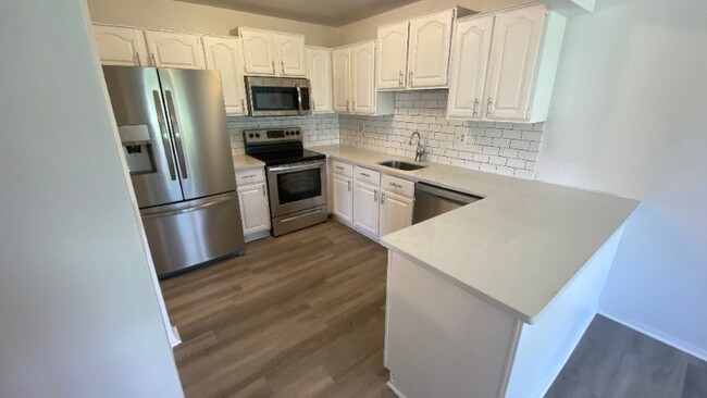 Photo - 42173 Roscommon St Townhome