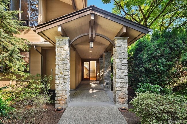 Photo - 5bd/4ba Mercer Island Home