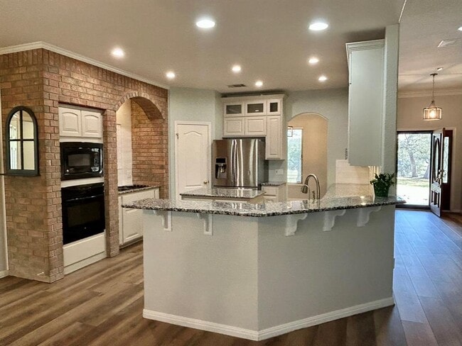 Photo - 121 Post Oak Ln