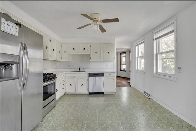 Photo - 24 Blaine St