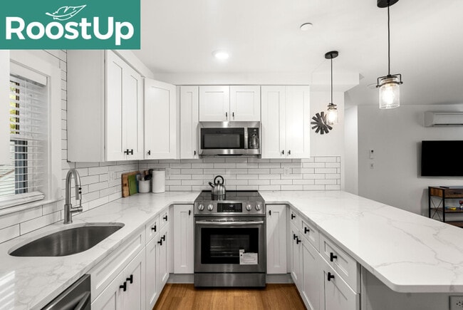 Photo - New RoostUp Furnished Private Bedroom with... Apartment