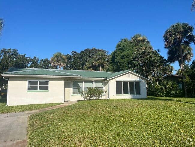 Building Photo - 1110 S Riverside Dr Rental