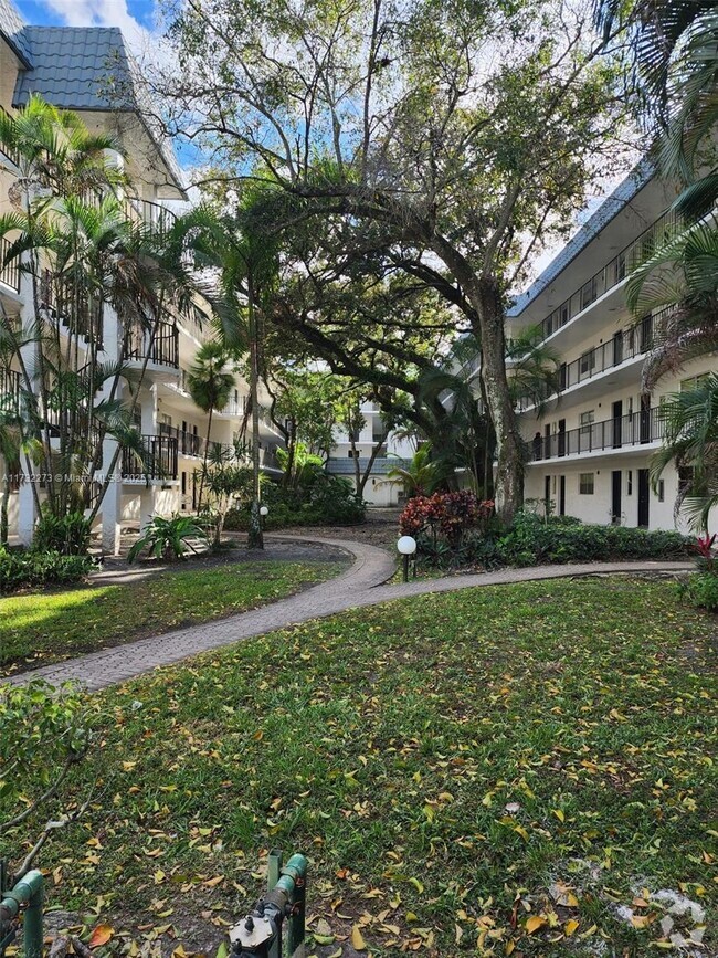 Building Photo - 3300 Spanish Moss Terrace Unit 103 Rental