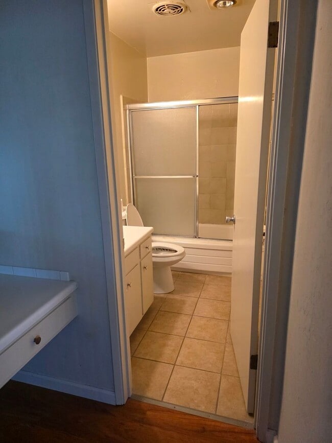 Photo - 4033 Hamilton Ave Unit 4033 Hamilton Ave  - E7