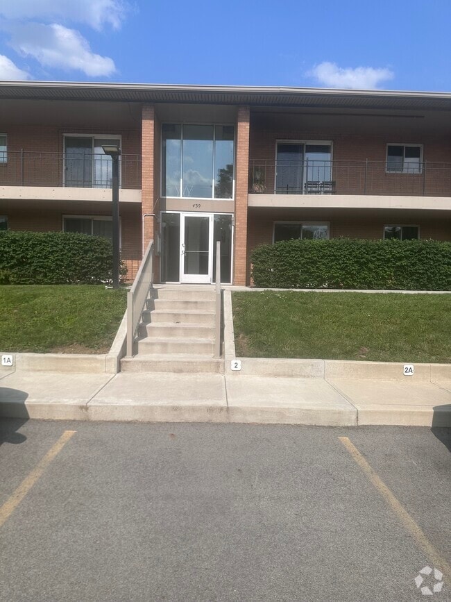 Front Main Entrance - 439 College Ave Unit 4 Rental