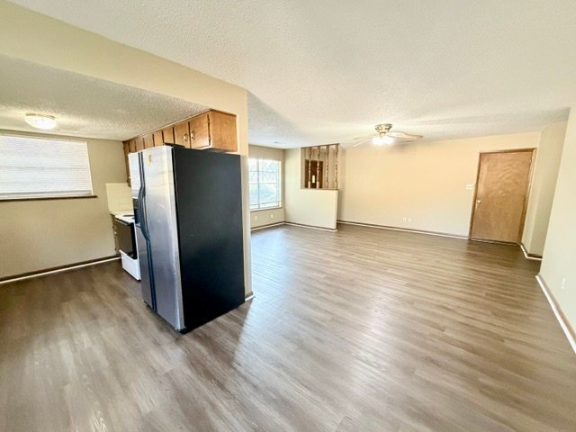 2201 Pin Oak Dr Unit B