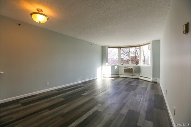 Photo - 14 Nosband Ave Unit 2E