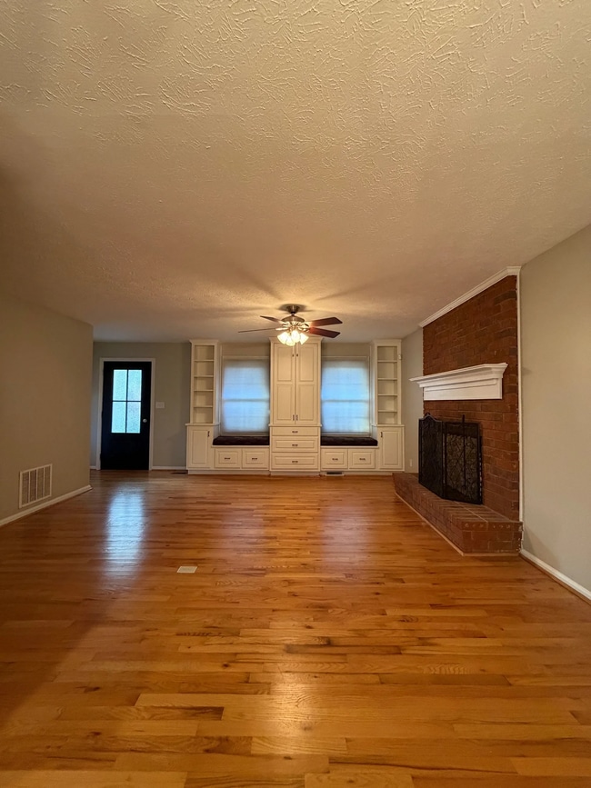 Photo - 1170 Lois Ln