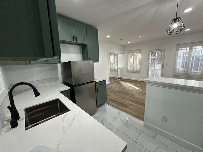 Photo - 632 1/4 N Plymouth Blvd Unidad 632.25