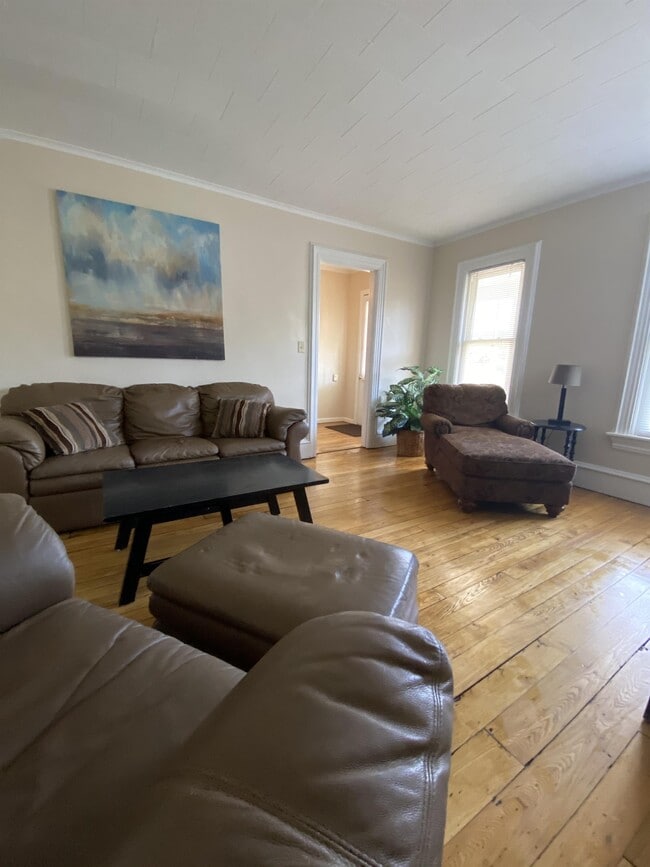 Photo - 1148 Memorial Ave