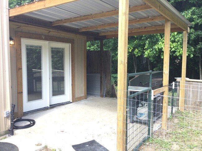 Patio 2 - 11478 Underwood St