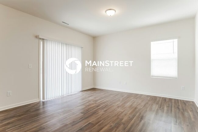 Photo - 4 Bedroom Pet-Friendly Home in Zebulon, NC with Main Street Renewal