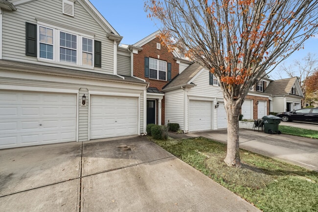 8223 Pilots View Dr