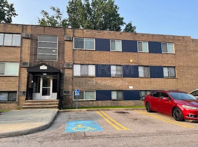 Building Photo - 14437 Triskett Rd Unit 202X