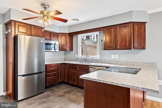 Photo - 122 Stuart Dr