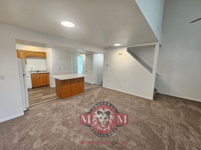 Photo - Spacious 3 Bd 2.5 Bath Townhouse in Bountiful