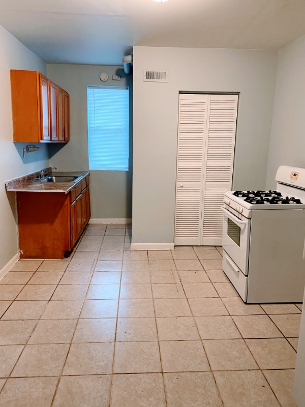 Building Photo - 4851 S Ashland Ave Unit 3R