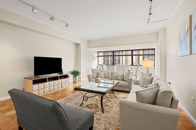 Building Photo - 2 Hawthorne Pl Unit 17M