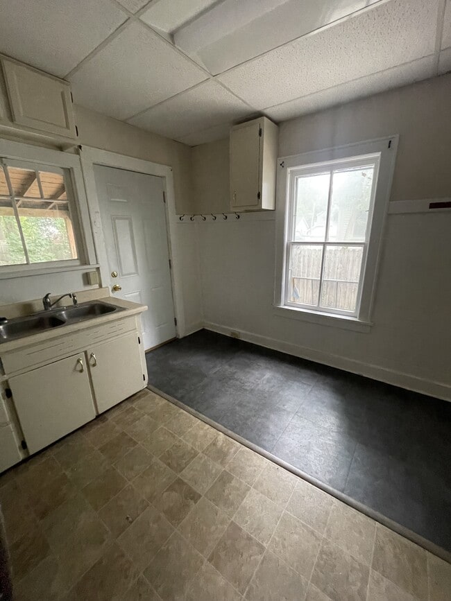 420 W Lovett St