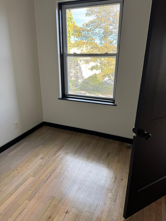 Photo - 2132 S Harding Ave Unit 2