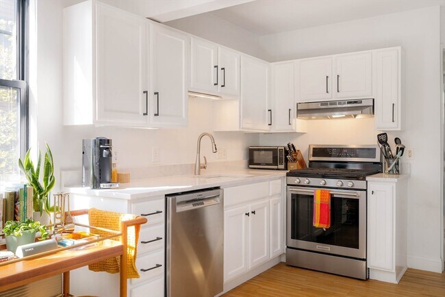 241 River St