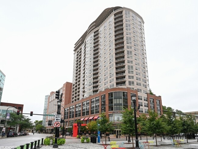 Building Photo - 807 Davis St Unit 1410