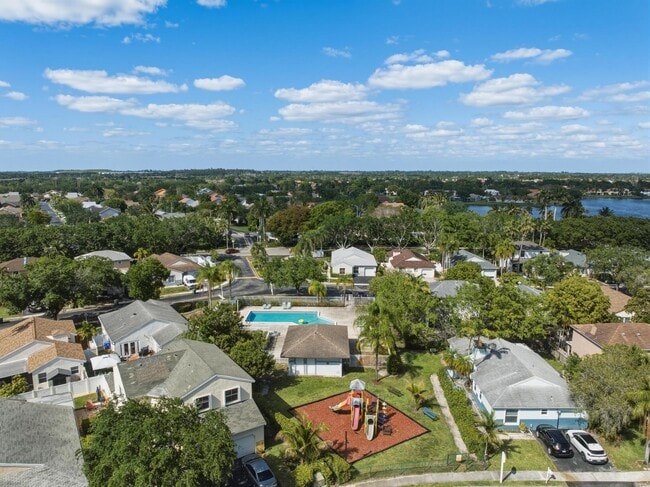 Photo - 310 NW 207th Way