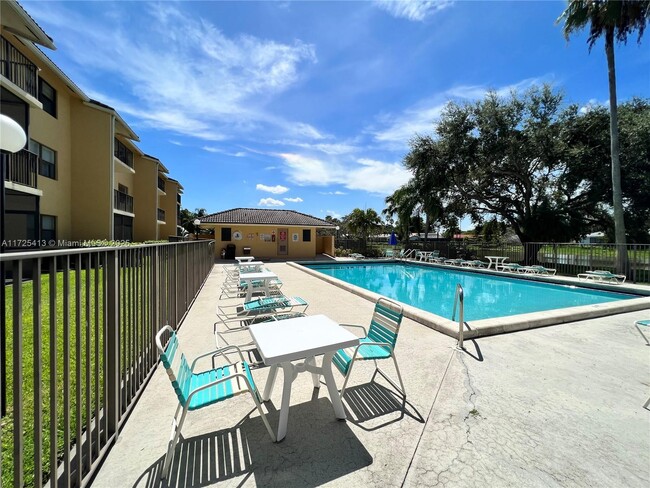 Photo - 11477 NW 39th Ct Unidad 103 Rental