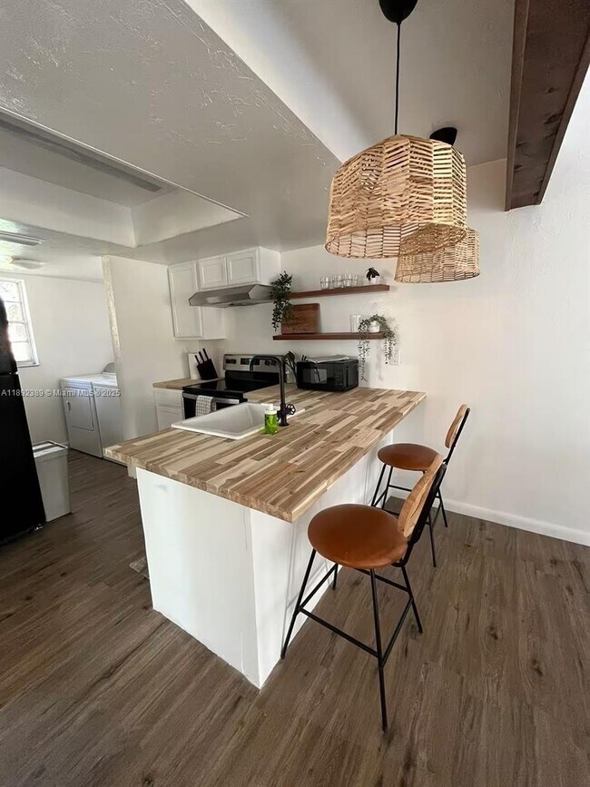 Photo - 4600 SW 9th Ave Unidad A