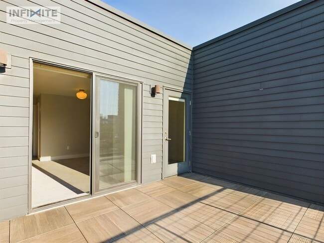 Photo - Natural Light Galore!