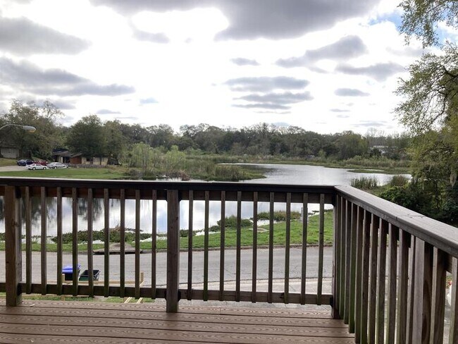 Photo - 901 Monroe Ct