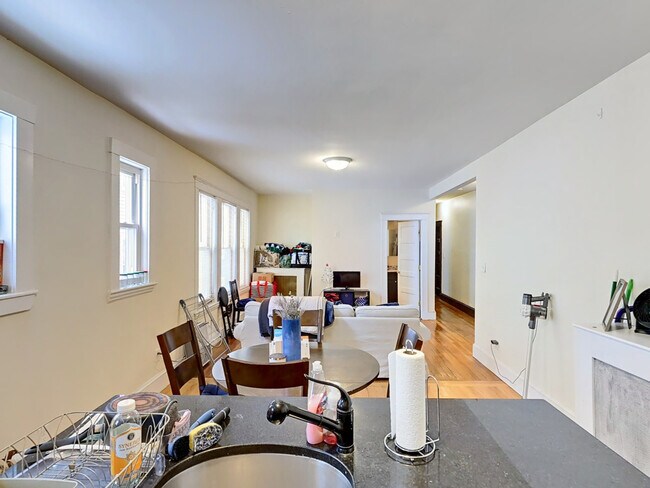 Photo - 95 Hillside St